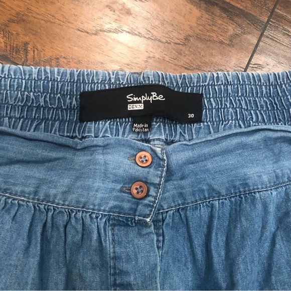Simply Be Denim Skirt with button details size 30 plus size - Picture 2 of 3